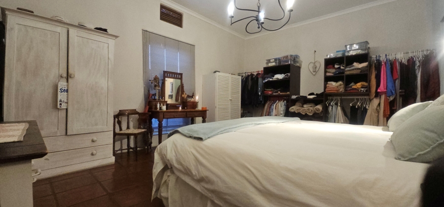 6 Bedroom Property for Sale in Middedorp Western Cape